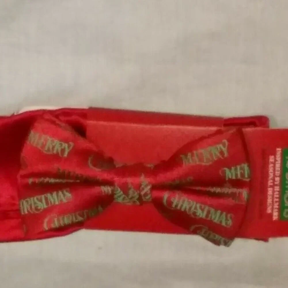 Merry Christmas bow tie & red pocket square set Holiday Traditions